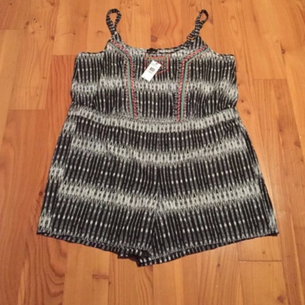 Jessica Simpson Aztec print Romper - Picture 2 of 4